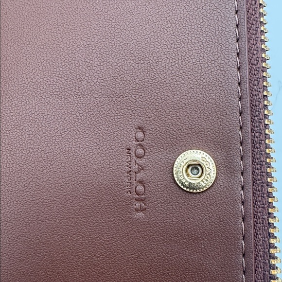 Coach Brown and Tan Signature Wallet - Picture 7 of 8